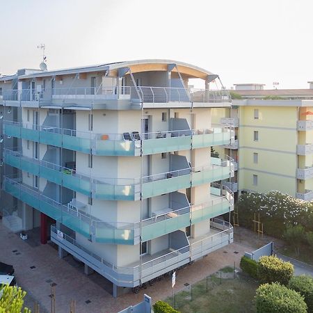 Residence Vivaldi Bibione Bagian luar foto