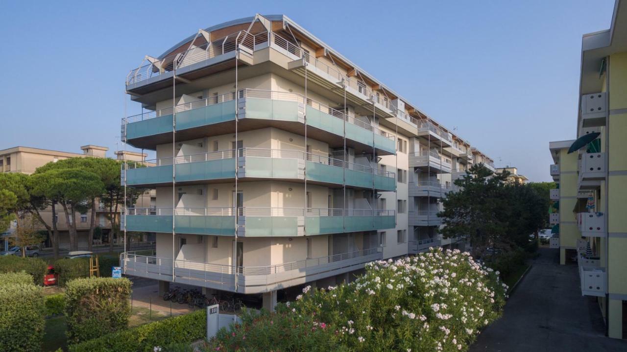 Residence Vivaldi Bibione Bagian luar foto